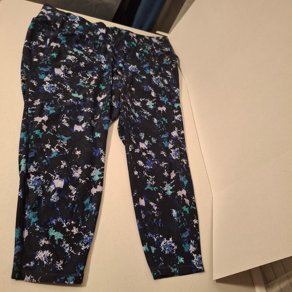 LIVI Active Plus Size 26/28 4x Cropped Legging Blue‎ Athleisure Capris